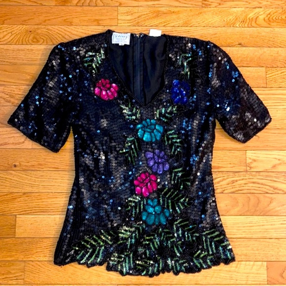 RARE! Vintage STENAY Gorgeous sequined V-neck top with floral design & back zip